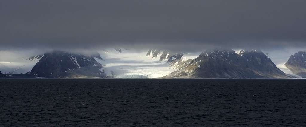 Spitsbergen, Magdalenefjorden, Jul 10, 2012.
